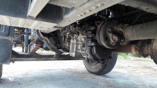 รถมิตซูบิชิพื้นเรียบ 220 แรงม้า จดทะเบียนเมื่อ 2546