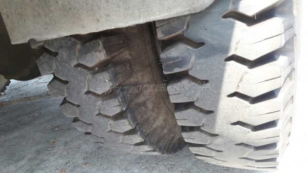 รถมิตซูบิชิพื้นเรียบ 220 แรงม้า จดทะเบียนเมื่อ 2546