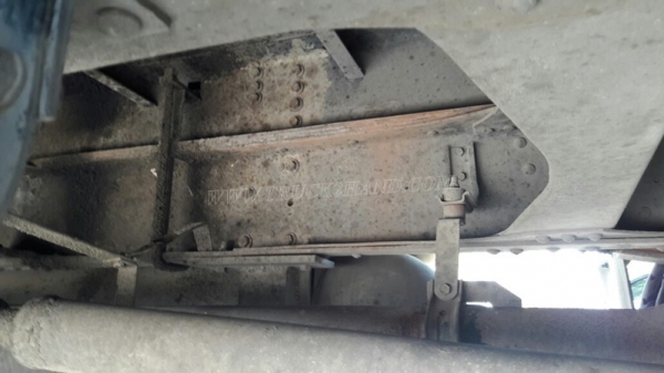 รถมิตซูบิชิพื้นเรียบ 220 แรงม้า จดทะเบียนเมื่อ 2546