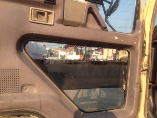 รถมิตซูบิชิพื้นเรียบ 220 แรงม้า จดทะเบียนเมื่อ 2546