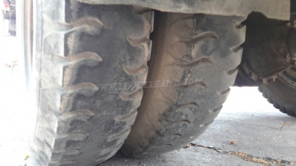 รถมิตซูบิชิพื้นเรียบ 220 แรงม้า จดทะเบียนเมื่อ 2546