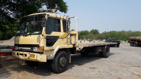 รถมิตซูบิชิพื้นเรียบ 220 แรงม้า จดทะเบียนเมื่อ 2546