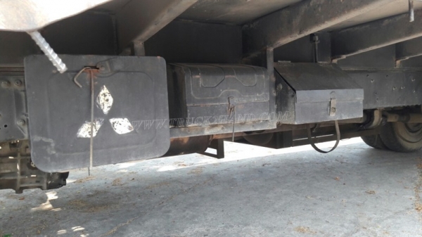 รถมิตซูบิชิพื้นเรียบ 220 แรงม้า จดทะเบียนเมื่อ 2546