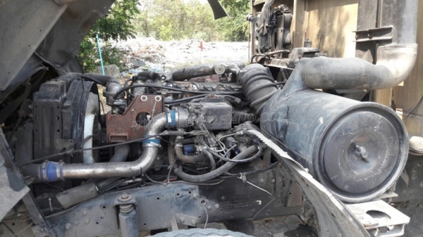 รถมิตซูบิชิพื้นเรียบ 220 แรงม้า จดทะเบียนเมื่อ 2546