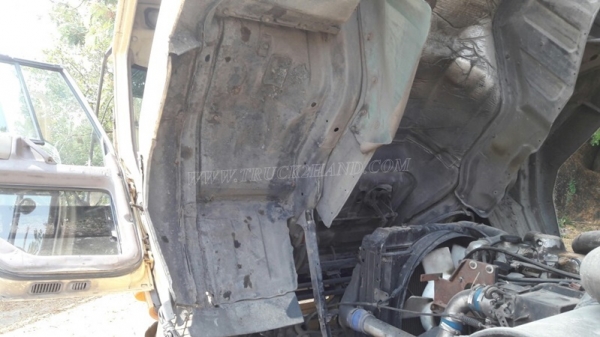 รถมิตซูบิชิพื้นเรียบ 220 แรงม้า จดทะเบียนเมื่อ 2546