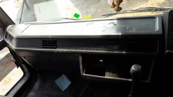 รถมิตซูบิชิพื้นเรียบ 220 แรงม้า จดทะเบียนเมื่อ 2546