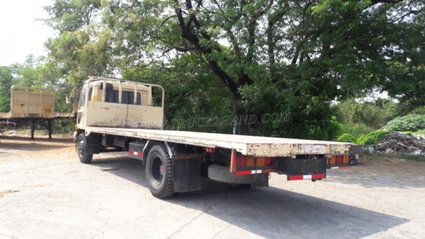 รถมิตซูบิชิพื้นเรียบ 220 แรงม้า จดทะเบียนเมื่อ 2546