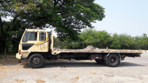 รถมิตซูบิชิพื้นเรียบ 220 แรงม้า จดทะเบียนเมื่อ 2546