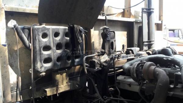 รถมิตซูบิชิพื้นเรียบ 220 แรงม้า จดทะเบียนเมื่อ 2546