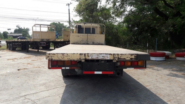 รถมิตซูบิชิพื้นเรียบ 220 แรงม้า จดทะเบียนเมื่อ 2546