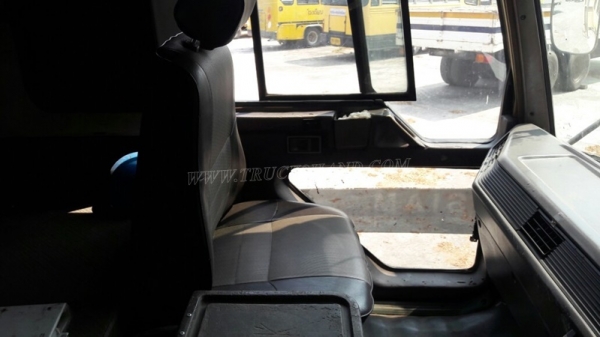 รถมิตซูบิชิพื้นเรียบ 220 แรงม้า จดทะเบียนเมื่อ 2546