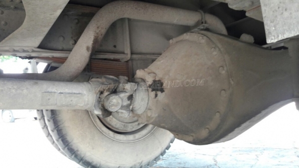 รถมิตซูบิชิพื้นเรียบ 220 แรงม้า จดทะเบียนเมื่อ 2546