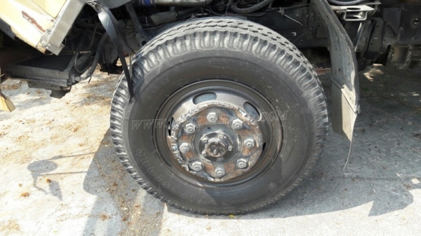 รถมิตซูบิชิพื้นเรียบ 220 แรงม้า จดทะเบียนเมื่อ 2546