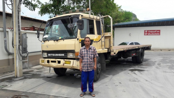 รถมิตซูบิชิพื้นเรียบ 220 แรงม้า จดทะเบียนเมื่อ 2546