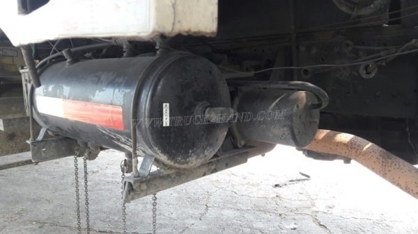 รถมิตซูบิชิพื้นเรียบ 220 แรงม้า จดทะเบียนเมื่อ 2546