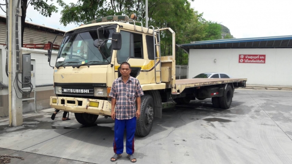 รถมิตซูบิชิพื้นเรียบ 220 แรงม้า จดทะเบียนเมื่อ 2546