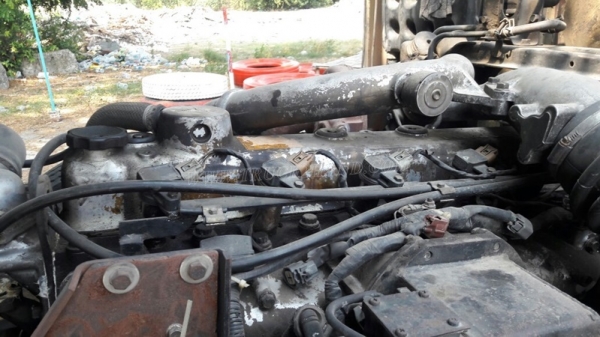 รถมิตซูบิชิพื้นเรียบ 220 แรงม้า จดทะเบียนเมื่อ 2546