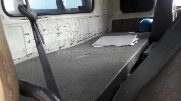 รถมิตซูบิชิพื้นเรียบ 220 แรงม้า จดทะเบียนเมื่อ 2546