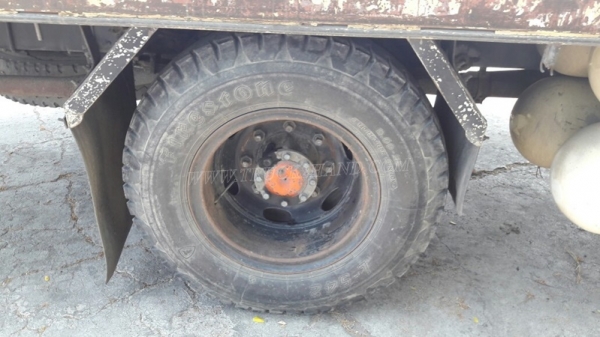 รถมิตซูบิชิพื้นเรียบ 220 แรงม้า จดทะเบียนเมื่อ 2546