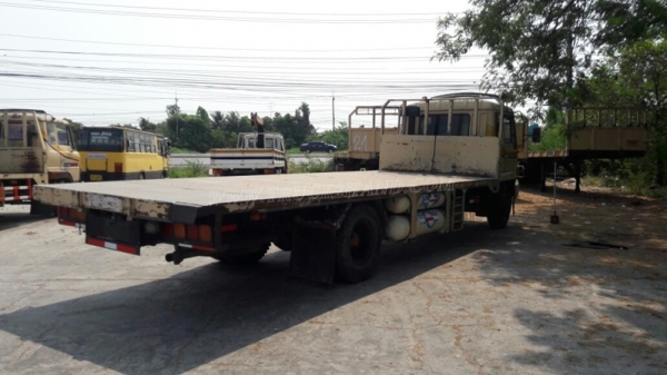 รถมิตซูบิชิพื้นเรียบ 220 แรงม้า จดทะเบียนเมื่อ 2546