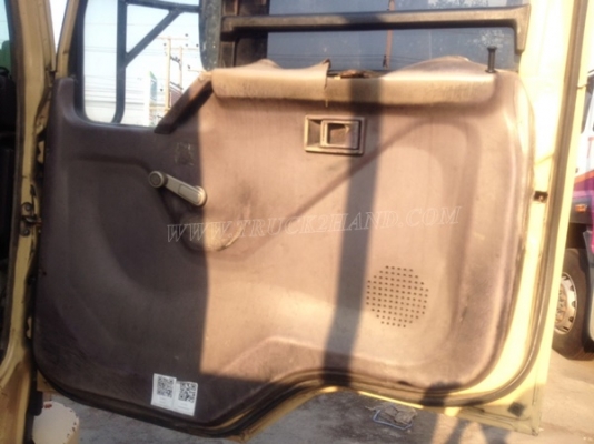 รถมิตซูบิชิพื้นเรียบ 220 แรงม้า จดทะเบียนเมื่อ 2546