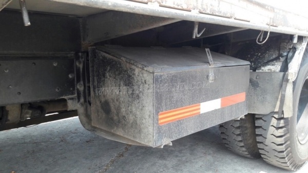 รถมิตซูบิชิพื้นเรียบ 220 แรงม้า จดทะเบียนเมื่อ 2546