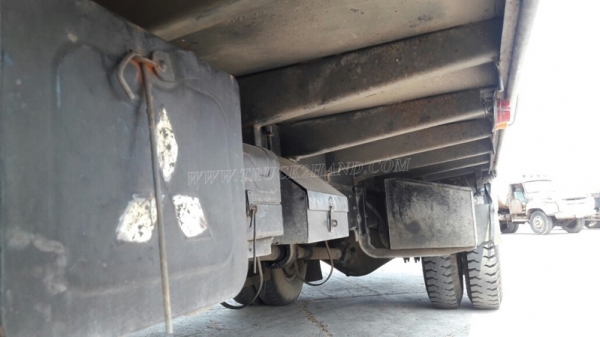 รถมิตซูบิชิพื้นเรียบ 220 แรงม้า จดทะเบียนเมื่อ 2546