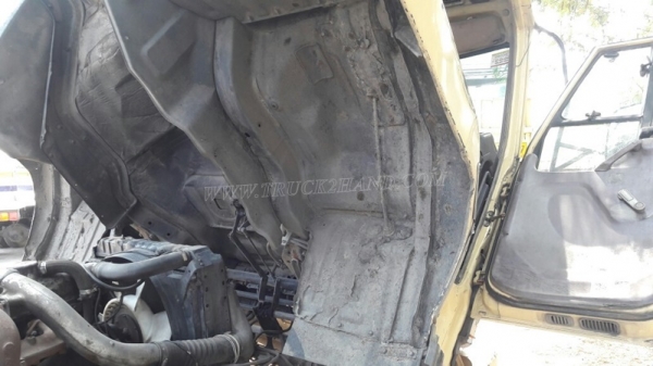 รถมิตซูบิชิพื้นเรียบ 220 แรงม้า จดทะเบียนเมื่อ 2546