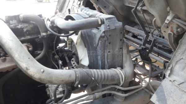 รถมิตซูบิชิพื้นเรียบ 220 แรงม้า จดทะเบียนเมื่อ 2546