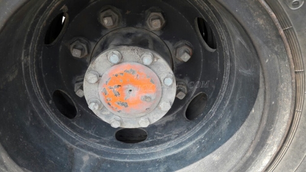 รถมิตซูบิชิพื้นเรียบ 220 แรงม้า จดทะเบียนเมื่อ 2546