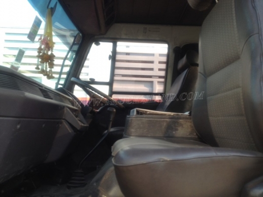 รถมิตซูบิชิพื้นเรียบ 220 แรงม้า จดทะเบียนเมื่อ 2546