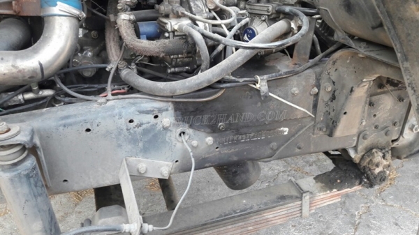 รถมิตซูบิชิพื้นเรียบ 220 แรงม้า จดทะเบียนเมื่อ 2546