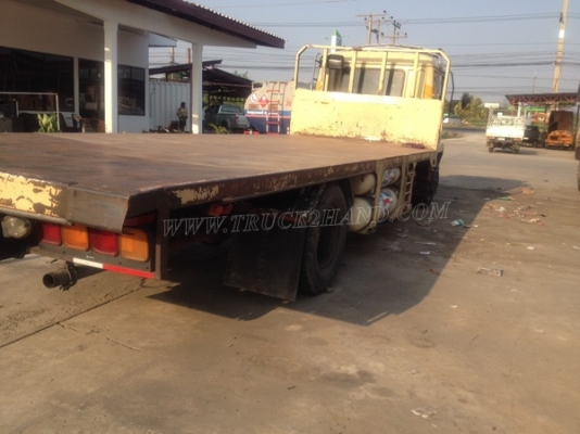 รถมิตซูบิชิพื้นเรียบ 220 แรงม้า จดทะเบียนเมื่อ 2546