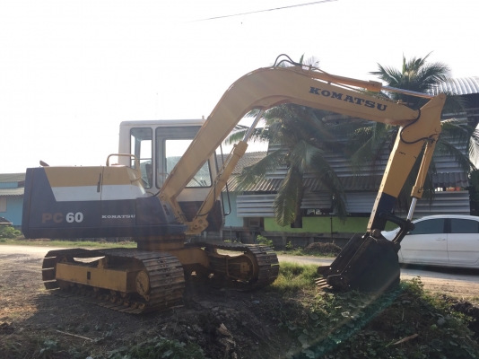 ขาย KOMATSU  PC60-6  รถสวยสภาพพร้อมใช้   สนใจโทร 089-7462641  สุวรรณีจ้า