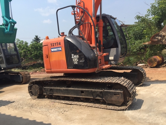 ขาย HITACHI ZX135US ปี 2006 มีลายหัวกระแทก ใช้งานน้อย สภาพสวย  เครื่องปั๊มดี  สนใจโทร 089-7462641 สุวรรณี  เผ่าพงศ์ษา