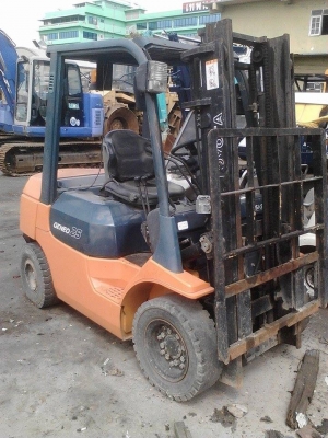 ขายรถโฟร์คลิฟท์ TOYOTA รุ่น7FD 25  หนัก 2.5 ตัน