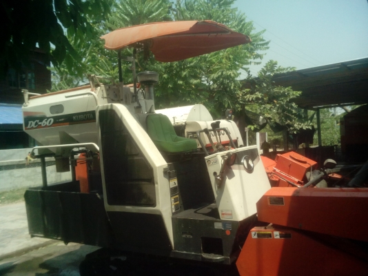 ขายรถเกี่ยวข้าวคูโบต้า DC60 ปี 2553 สภาพดีพร้อมใช้