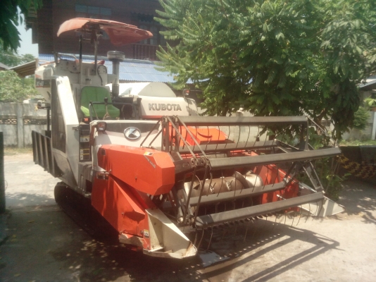 ขายรถเกี่ยวข้าวคูโบต้า DC60 ปี 2553 สภาพดีพร้อมใช้