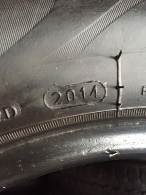 ขายยาง DEESTONE NAKARA 185-65-14 ปี14 ดอกหนา ยางนิ่มๆ ไม่ร้าวไม่กินข้าง ชุดละ 2,800 บาท