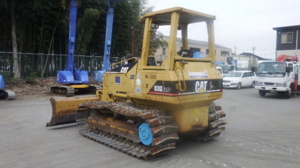รถแทรคเตอร์ Caterpillar D3G รถญี่ปุ่น สั่งนำเข้าโทร. 080-6565422 (หนิง)