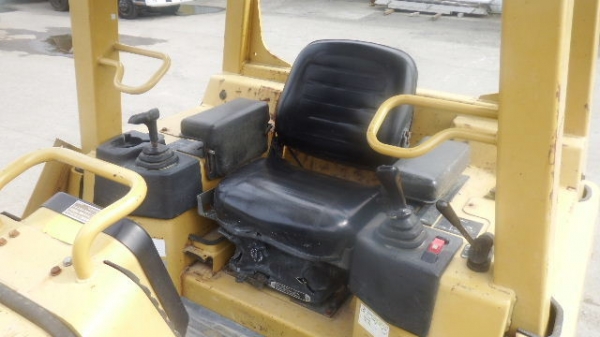 รถแทรคเตอร์ Caterpillar D3G รถญี่ปุ่น สั่งนำเข้าโทร. 080-6565422 (หนิง)