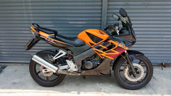 ขออนุญาติขาย HONDA CBR 150R รุ่น NEW TOP ล้อแม็กแท้ศูนย์ สตาร์ทมือ โอนฟรี ขออนุญาติขาย HONDA CBR 150R รุ่น NEW TOP ล้อแม็กแท้ศูนย์ สตาร์ทมือ โอนฟรี