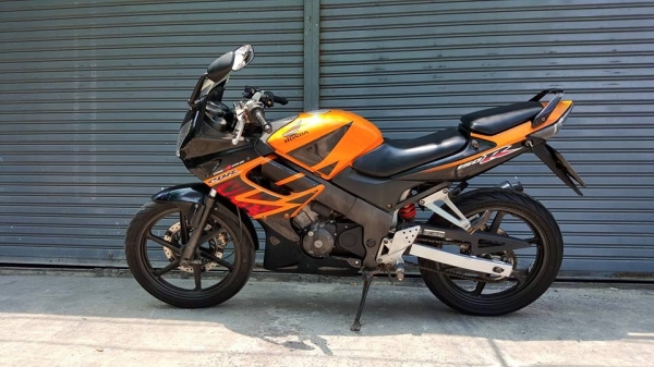 ขออนุญาติขาย HONDA CBR 150R รุ่น NEW TOP ล้อแม็กแท้ศูนย์ สตาร์ทมือ โอนฟรี ขออนุญาติขาย HONDA CBR 150R รุ่น NEW TOP ล้อแม็กแท้ศูนย์ สตาร์ทมือ โอนฟรี