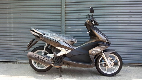 ขออนุญาติขาย HONDA AIRBLADE 110 CC รุ่น NEW TOP COMBI BRAKE ล้อแม็กแท้ศูนย์ ฟรีค่าโอน