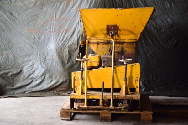 รภปูยางมะตอย ใช้ได้ทั้งทำลูก ระนาบและแบบพื้นเรีบย หน้ากว้าง80ซม. ขายตามสภาพเก่าญี่ปุ่นสตาร์กุญแจ ราคา 70,000บาท สวยทนแข็งเเรง รภปูยางมะตอย ใช้ได้ทั้งทำลูก ระนาบและแบบพื้นเรีบย หน้ากว้าง80ซม. ขายตามสภาพเก่าญี่ปุ่นสตาร์กุญแจ ราคา 70,000บาท สวยทนแข็งเเรง