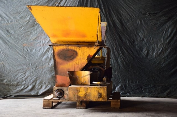 รภปูยางมะตอย ใช้ได้ทั้งทำลูก ระนาบและแบบพื้นเรีบย หน้ากว้าง80ซม. ขายตามสภาพเก่าญี่ปุ่นสตาร์กุญแจ ราคา 70,000บาท สวยทนแข็งเเรง