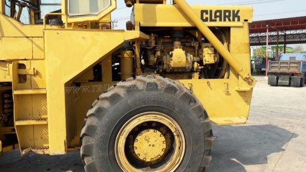 รถตัก ยี่ห้อ CLARK รุ่น MICHIGAN 75 B สามารถติดต่อคนขายได้โดยตรง คุณกิ่งกาญจน์ 084-344-0011