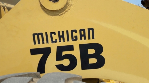 รถตัก ยี่ห้อ CLARK รุ่น MICHIGAN 75 B สามารถติดต่อคนขายได้โดยตรง คุณกิ่งกาญจน์ 084-344-0011 รถตัก ยี่ห้อ CLARK รุ่น MICHIGAN 75 B สามารถติดต่อคนขายได้โดยตรง คุณกิ่งกาญจน์ 084-344-0011