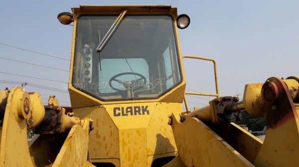 รถตัก ยี่ห้อ CLARK รุ่น MICHIGAN 75 B สามารถติดต่อคนขายได้โดยตรง คุณกิ่งกาญจน์ 084-344-0011