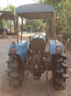 แทรกเตอร์แชมป์. 28 แรง. สภาพเดิมๆทั้งคัน. ใช้งานได้เลย